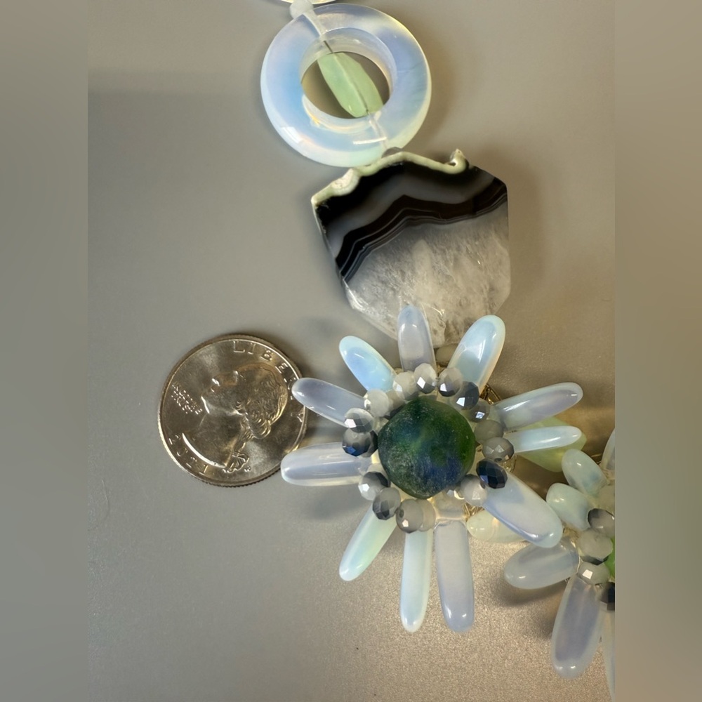 Blue moonstone flower necklace - Picture 6 of 9